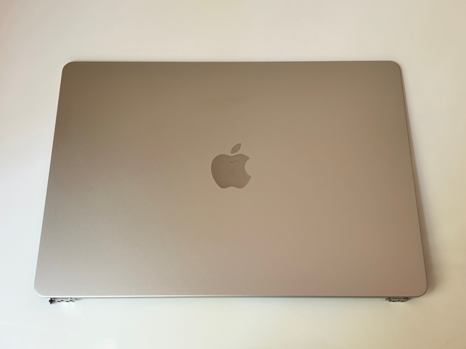Genuine Apple A3114 15″ Macbook Air M3 2024 LCD Display – Starlight – Grade A-