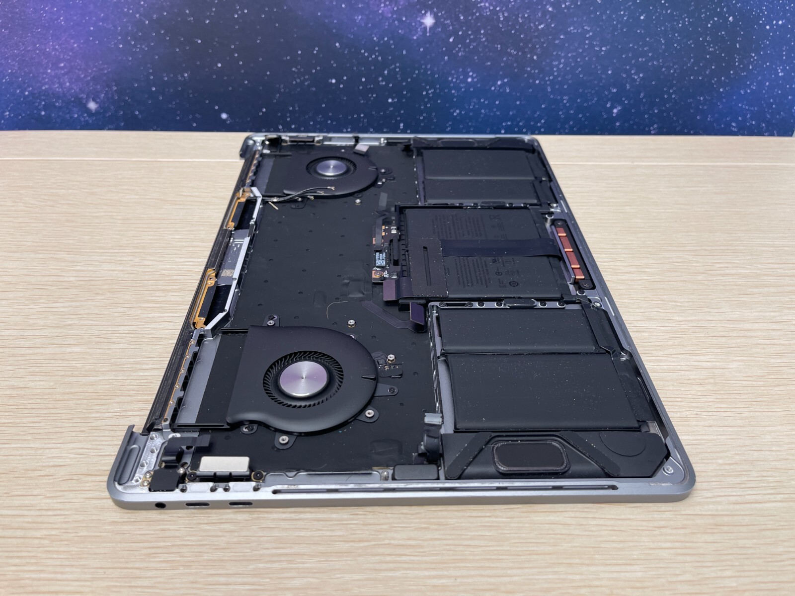 OEM MacBook Pro 13″ A1989 2018 2019 Topcase Keyboard Battery Space Gray – A