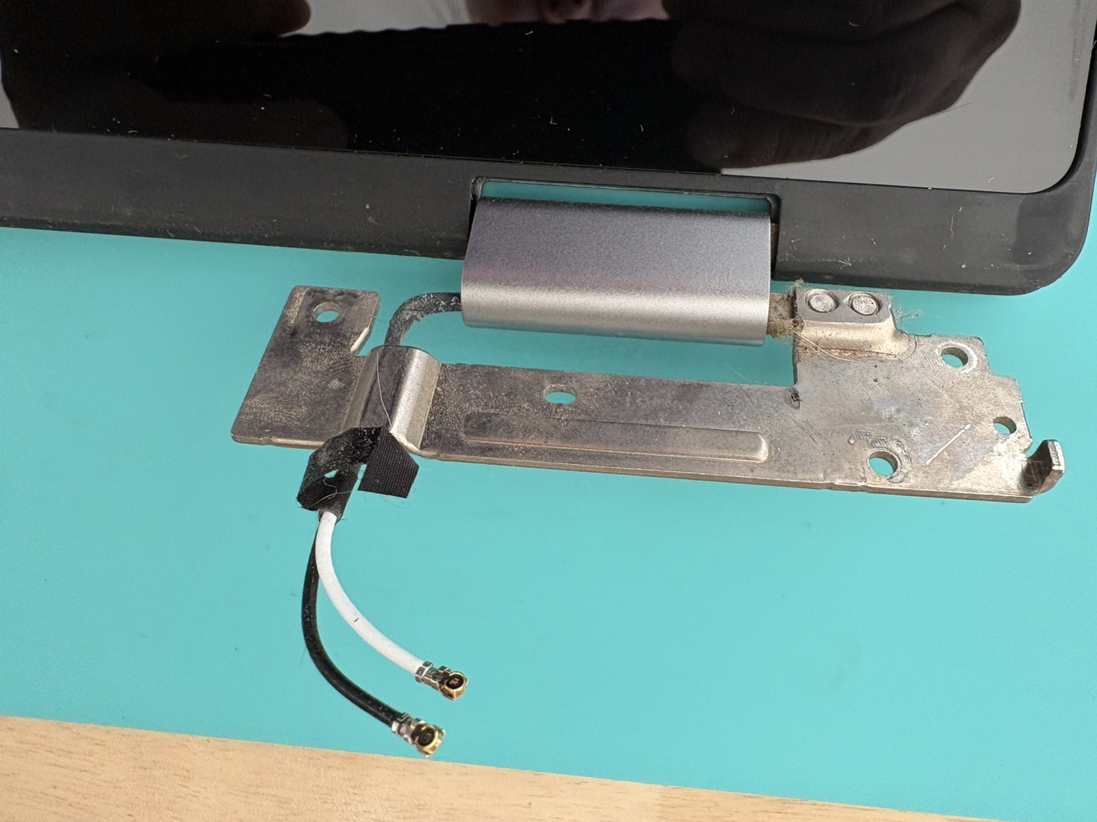 ORIGINAL DELL 15 7579 P58F 2-in-1 15.6″ LCD TOUCH SCREEN BACK COVER HINGES GCPWV