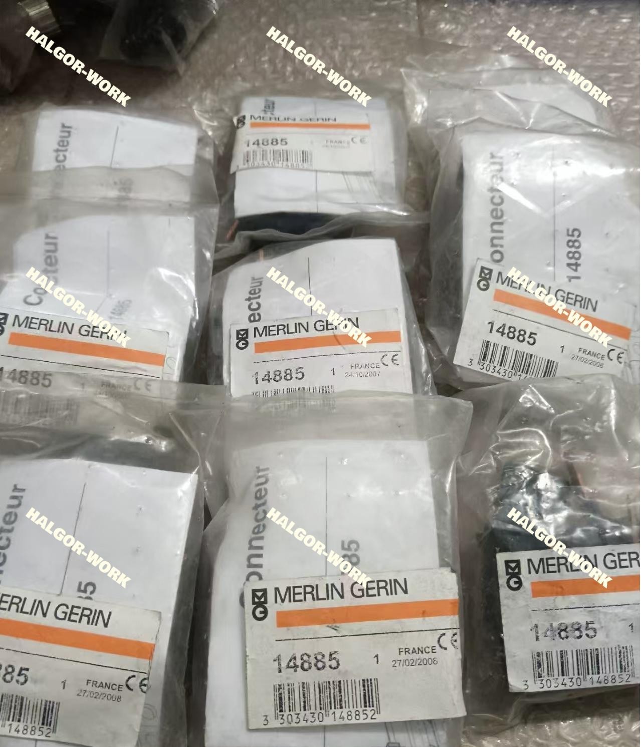4PCS NEW MERLIN GERIN 14885 A pack of 4 pieces In Stock #YY