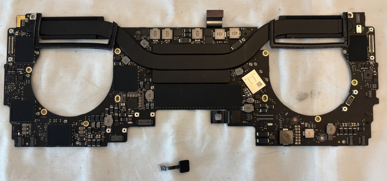 Apple Macbook Pro 13″ A1989 2019 2.4GHZ 8GB 16GB 512GB 1TB Logic Board Touch ID