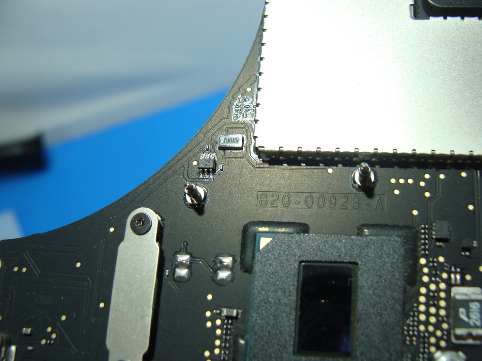 MacBook Pro 15″ A1707 2017 MPTR2LL i7 3.1GHz 16/256GB 555 Logic Board 661-7386