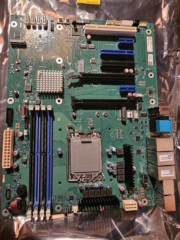 Kontron K3851-R S1700/R680E//4xDP/3xLAN/1xPCI/ATX/24-7 F5110-V194