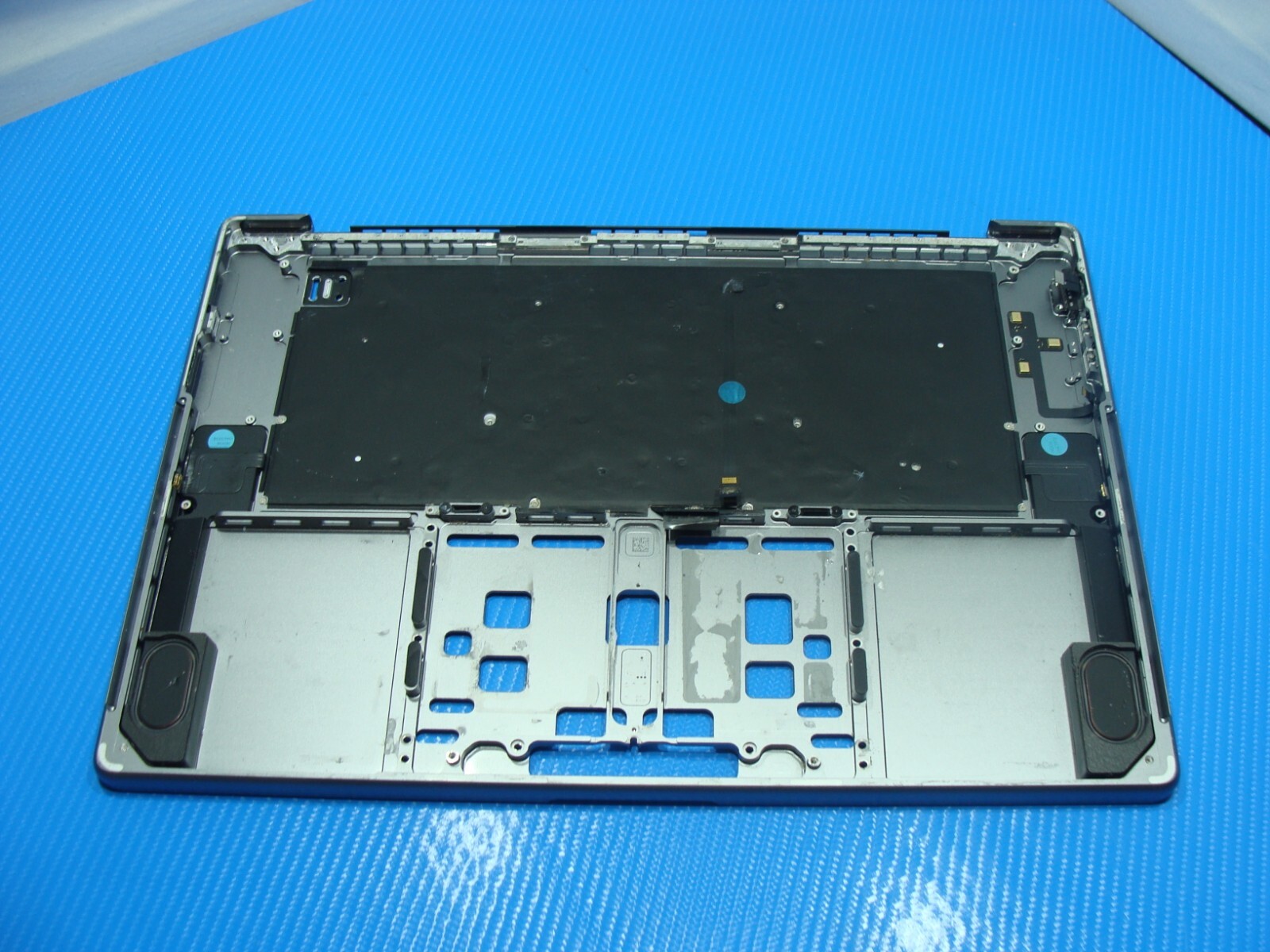 MacBook Pro A2485 2021 MK1E3LL/A 16″ Top Case Palmrest NO Battery Space Gray