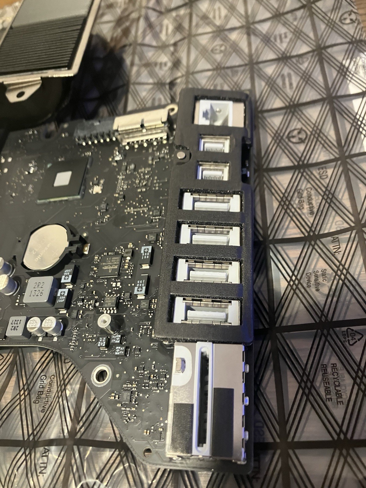 APPLE iMac 21.5″ Late 2013 A1418 Logic Board- Intel i5 – Iris Pro – 8gb Ram