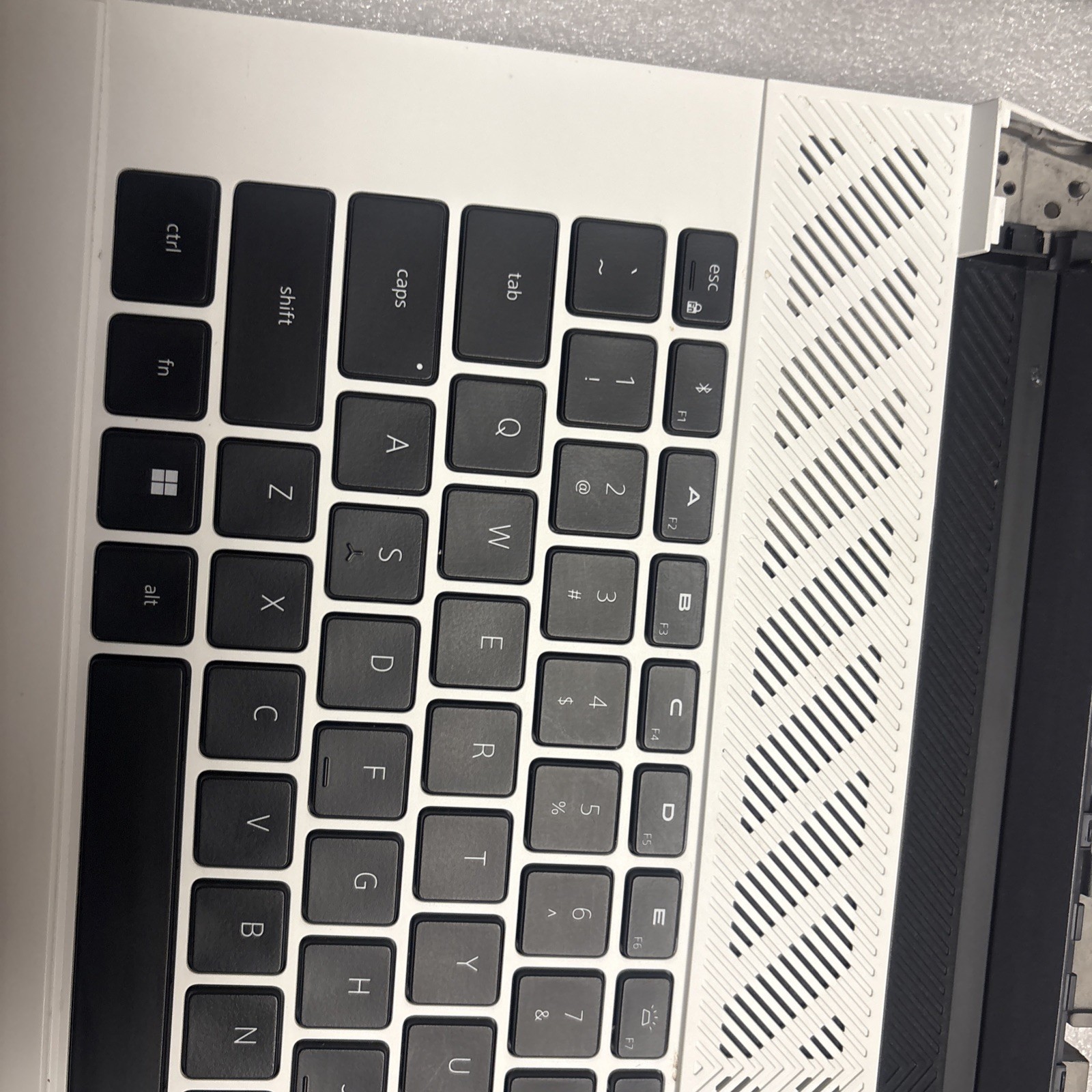 Dell G16 7630 7635 Palmrest W/ Backlit US Keyboard White – 7XTGH 07XTGH M72