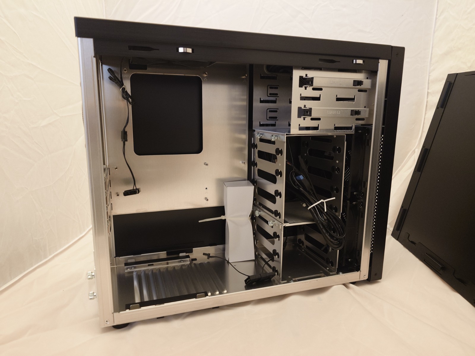 Lian-Li PC-A04 Black Aluminum Computer Case. Brand NEW