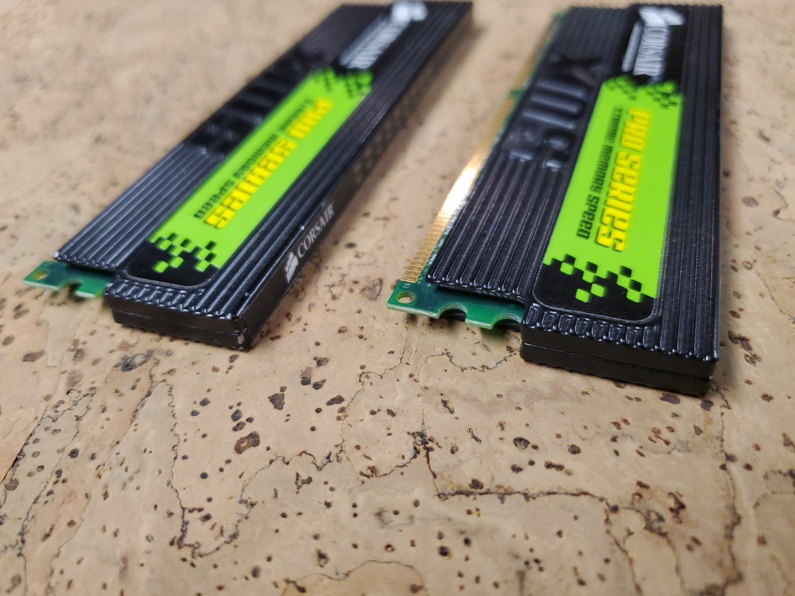 Corsair XMS Pro Series 1GB (2x512MB) DDR1 CMX512-3200XLPRO 400MHz