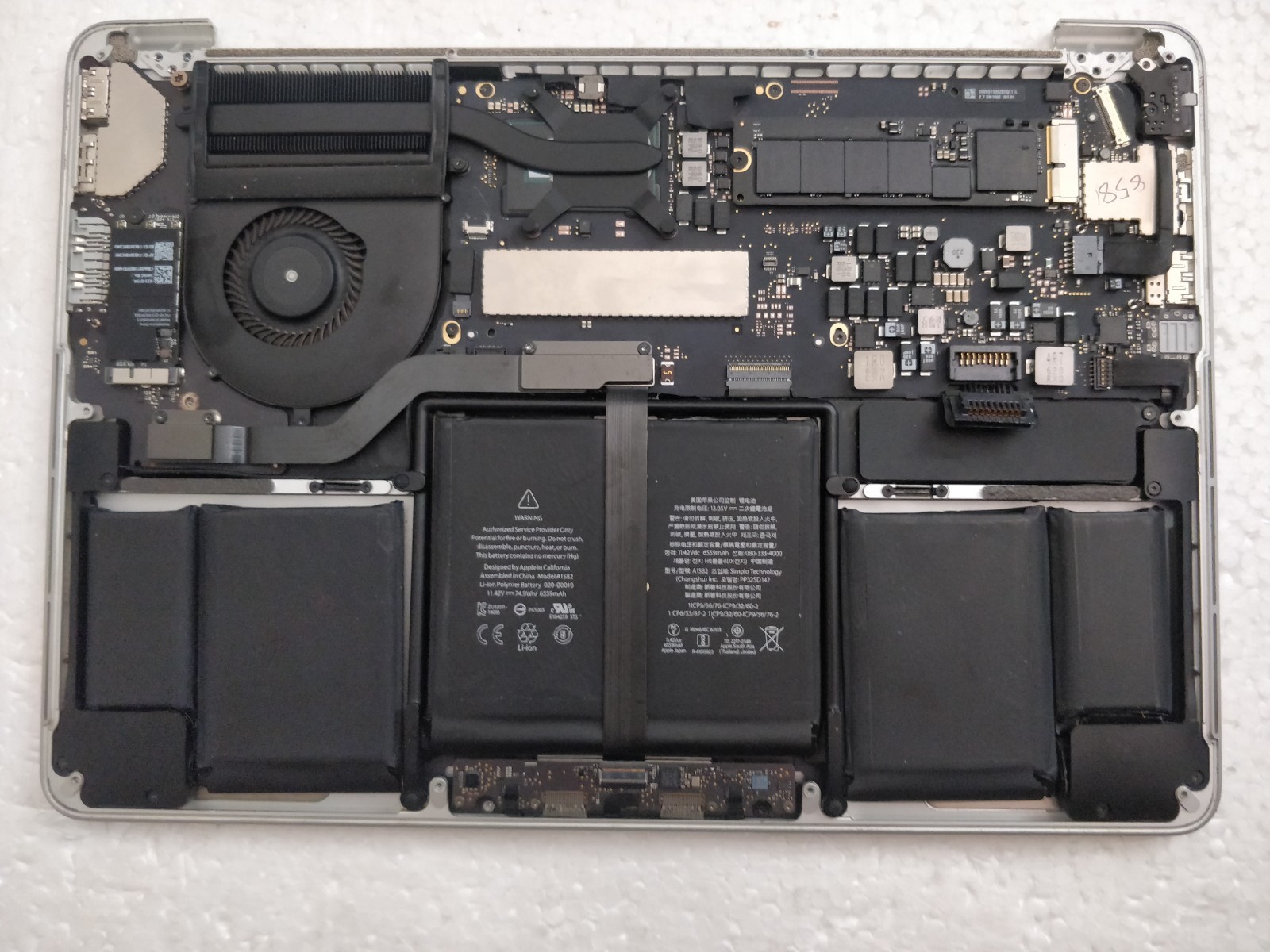 Apple Macbook Pro 13, A1502 ,2015 Logic Board, i5 2.7GHz, 16 GB, 128GB