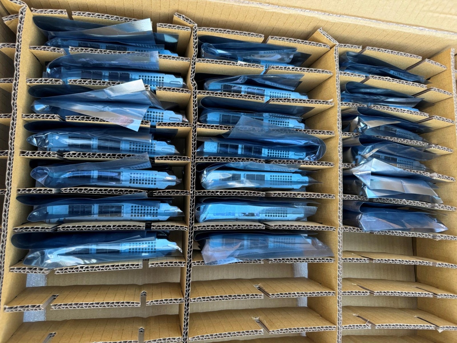 Supermicro AOM-SAS3-16I16E Internal to External Cable Adapter 16-Port MiniSAS