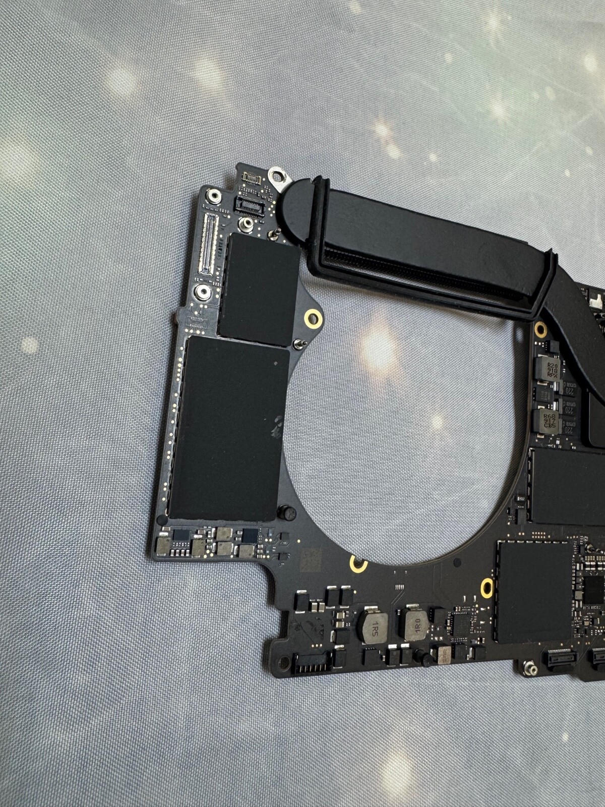 MacBook Pro 15″ A1990 2019 Logic Board 2.6GHz i7 16GB-32GB – 512GB-1TB. TOUCH ID