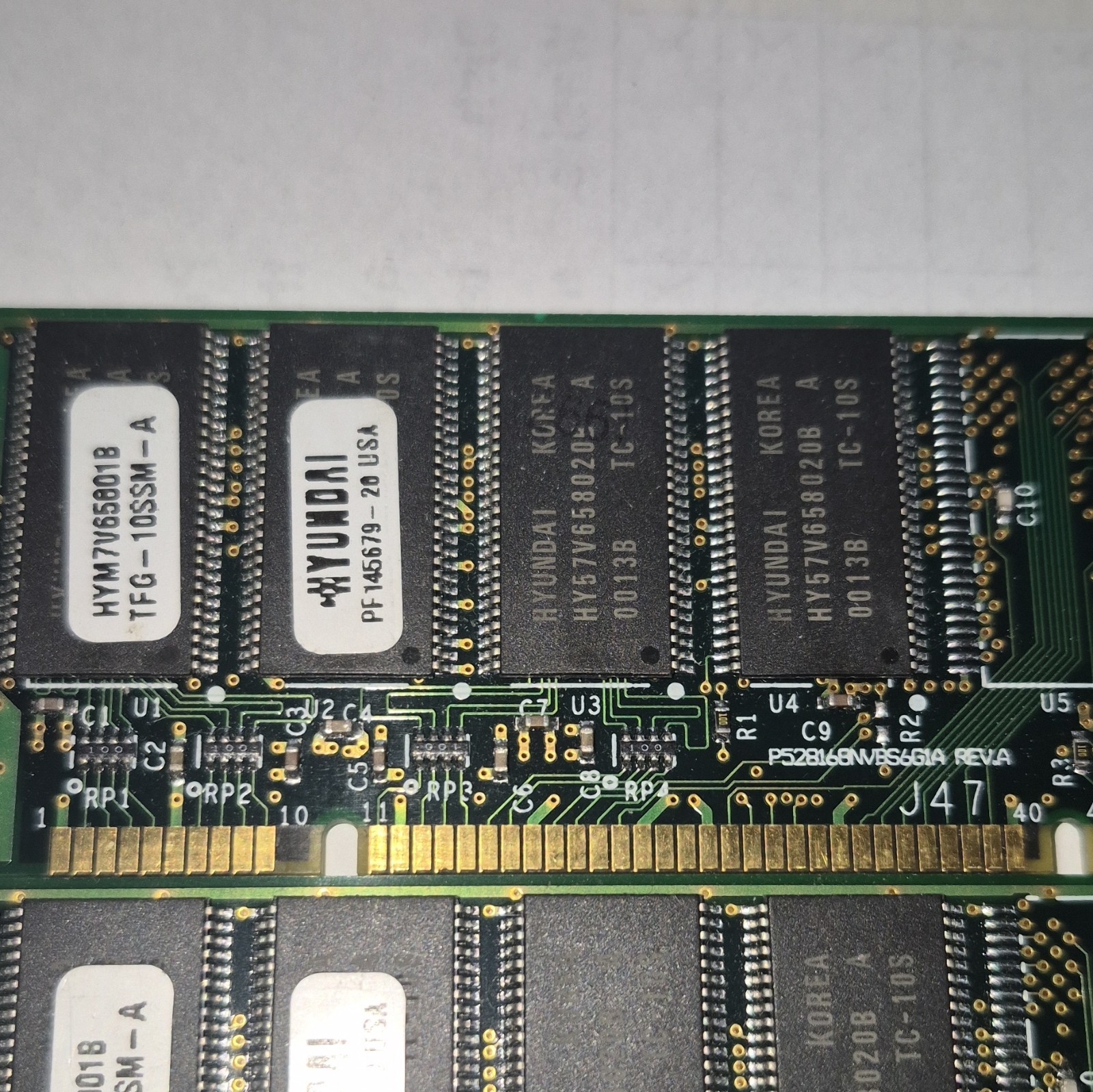 Hyundai 256MB (4x64MB) 60ns EDO RAM 168-Pin DIMM Non-ECC HYMTV650B1B