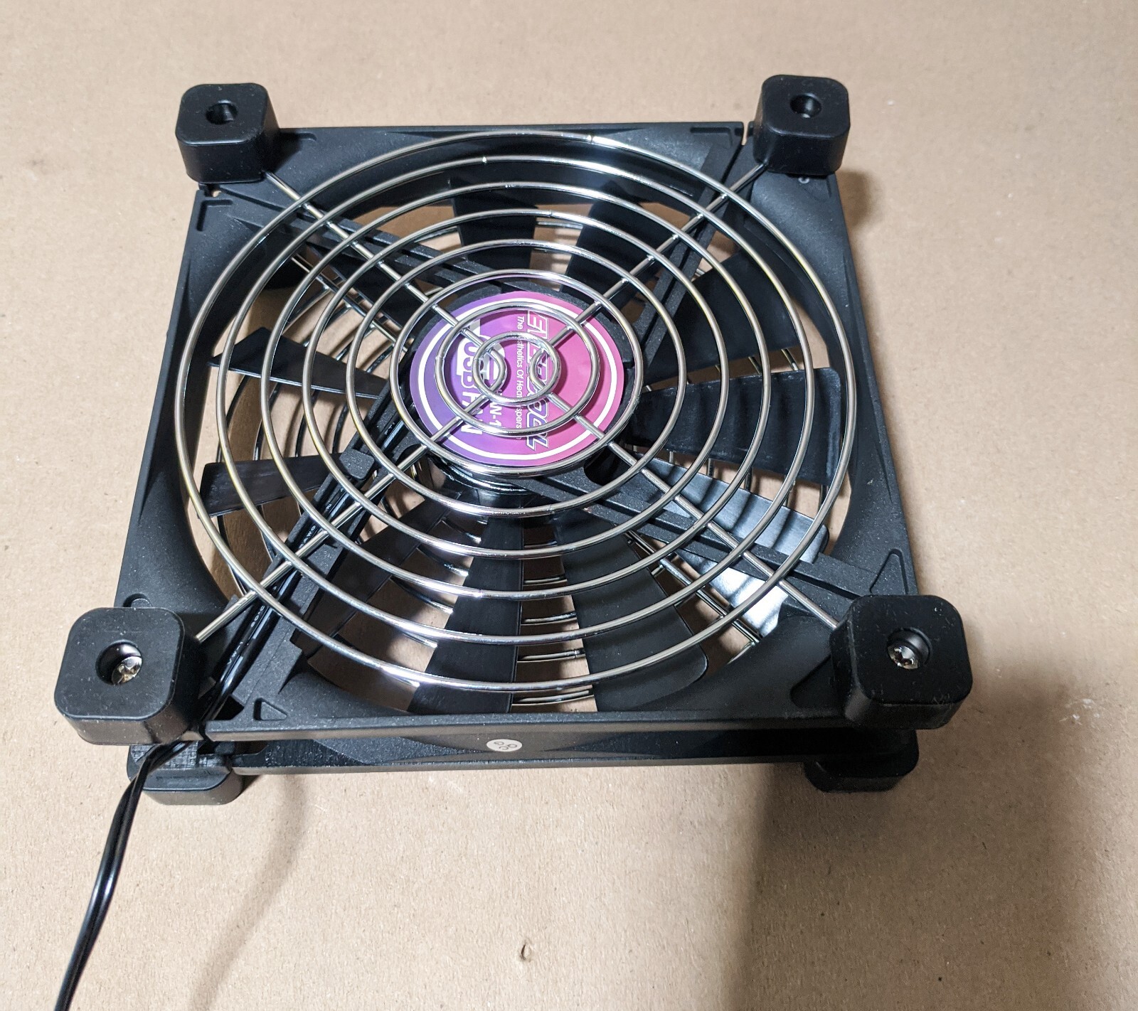 Evercool 140mm USB Powered NUC, Router, Amplifier, Console 2-Speed Cooling Fan