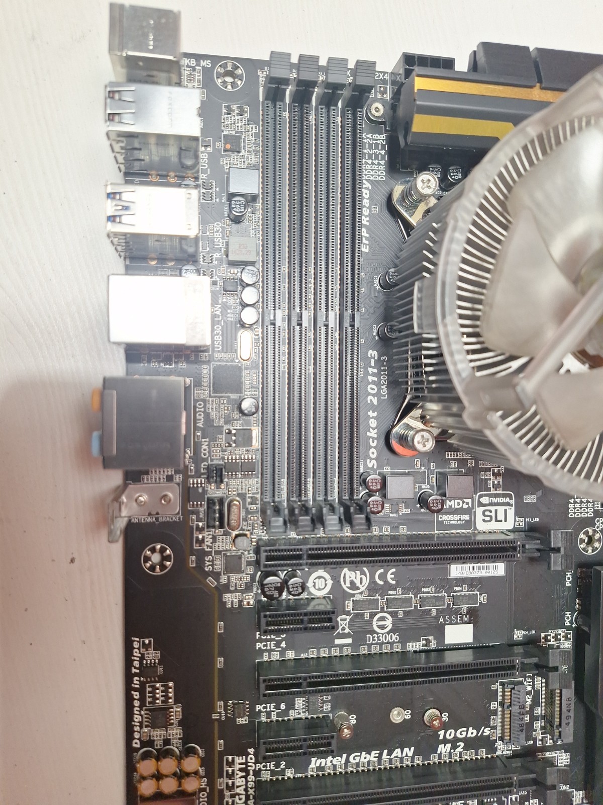 GIGABYTE GA-X99-UD4 Gaming Motherboard i7-5820K CPU