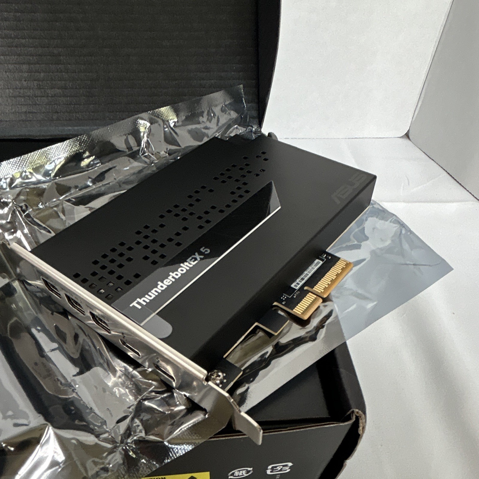 ASUS ThunderboltEX 5 Thunderbolt 5 PCIe x4 Card, 3-Port USB-C/DP 120Gbps