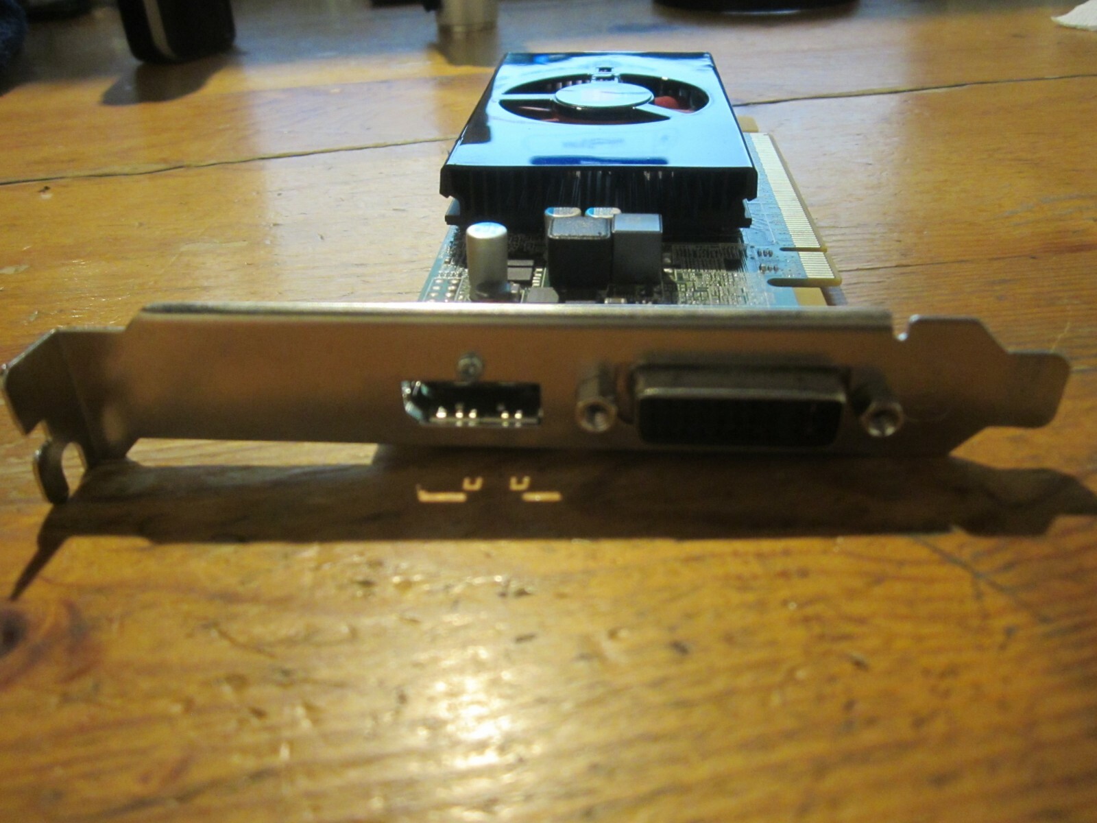 AMD Radeon HD 8570 1GB DDR3 8HW0R 08HW0R Full Height/size DP & DVI Video Card