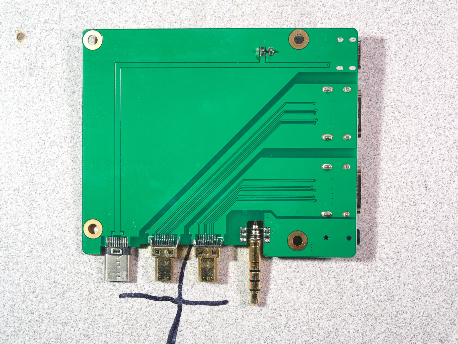 GeekPi Raspberry Pi 4 Model B Arcylic Case – *HEATSINK NOT INCLUDED*