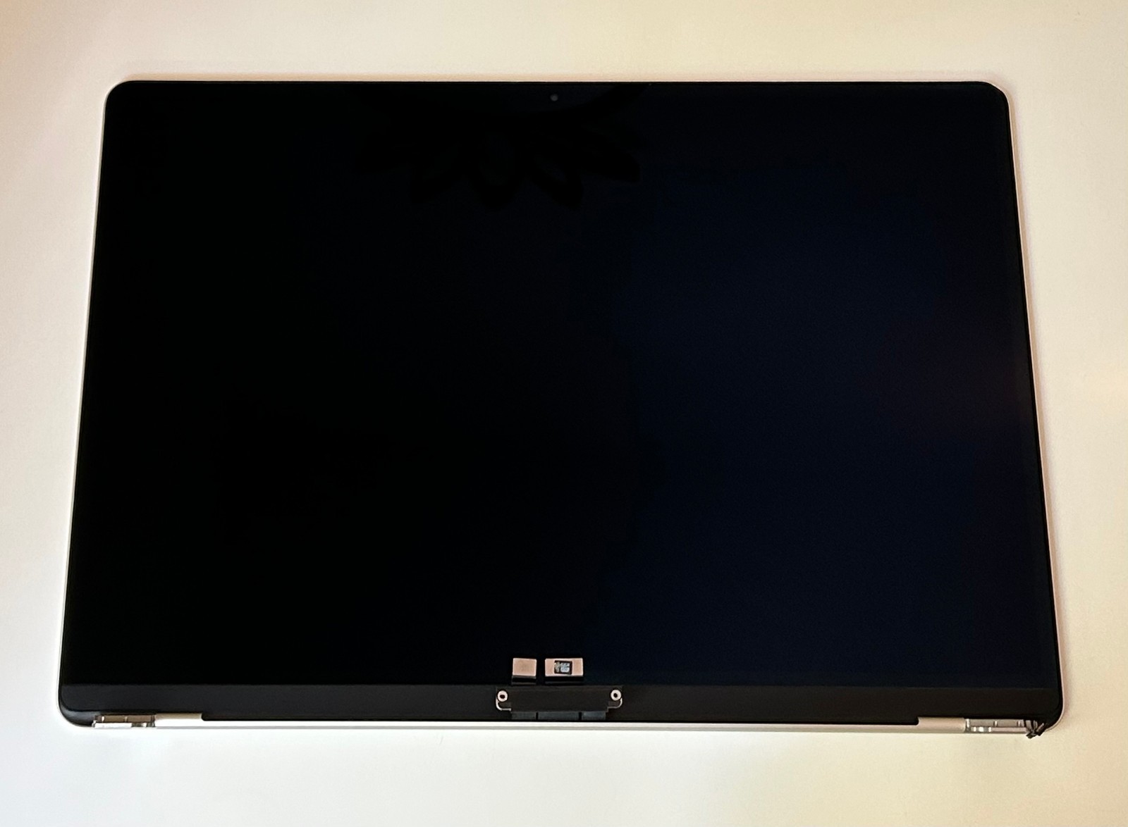 Genuine Apple A3114 15″ Macbook Air M3 2024 LCD Display – Starlight – Grade A-