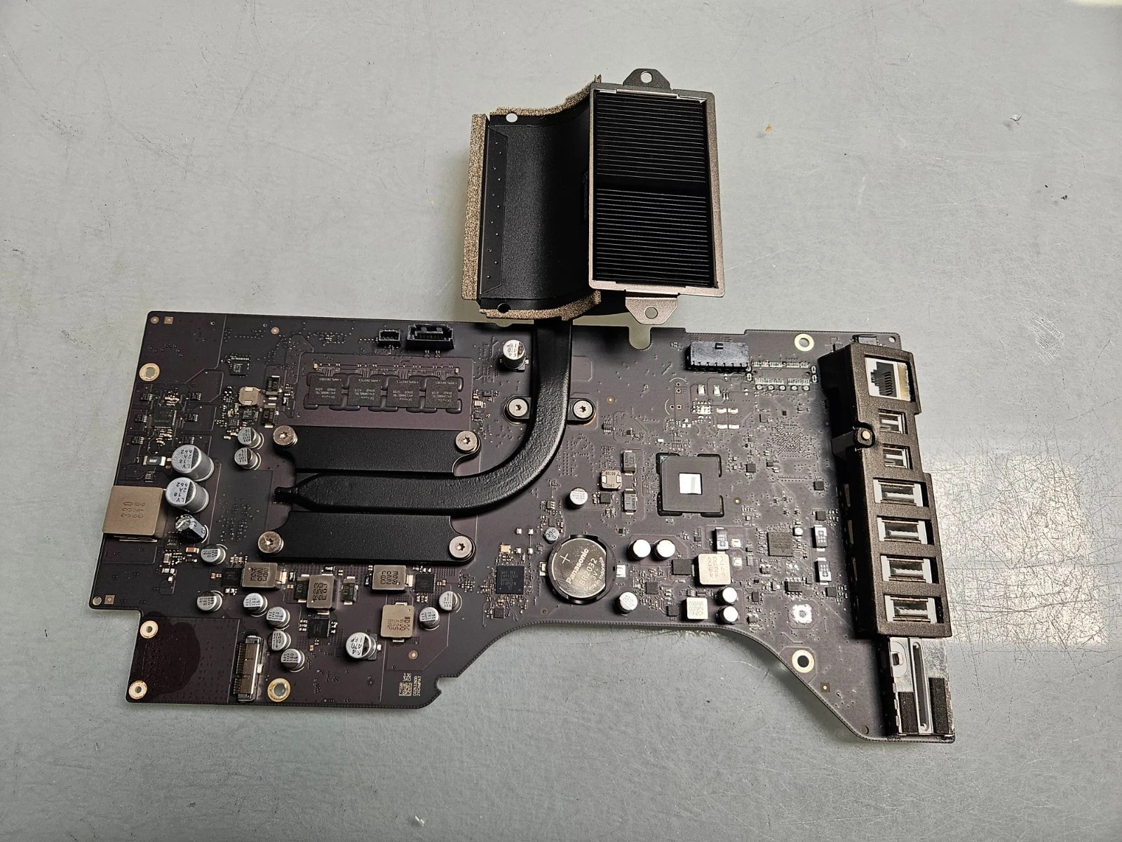 Apple iMac A1418 2015 Logic Board Core i7 3.3GHZ 820-00431-A