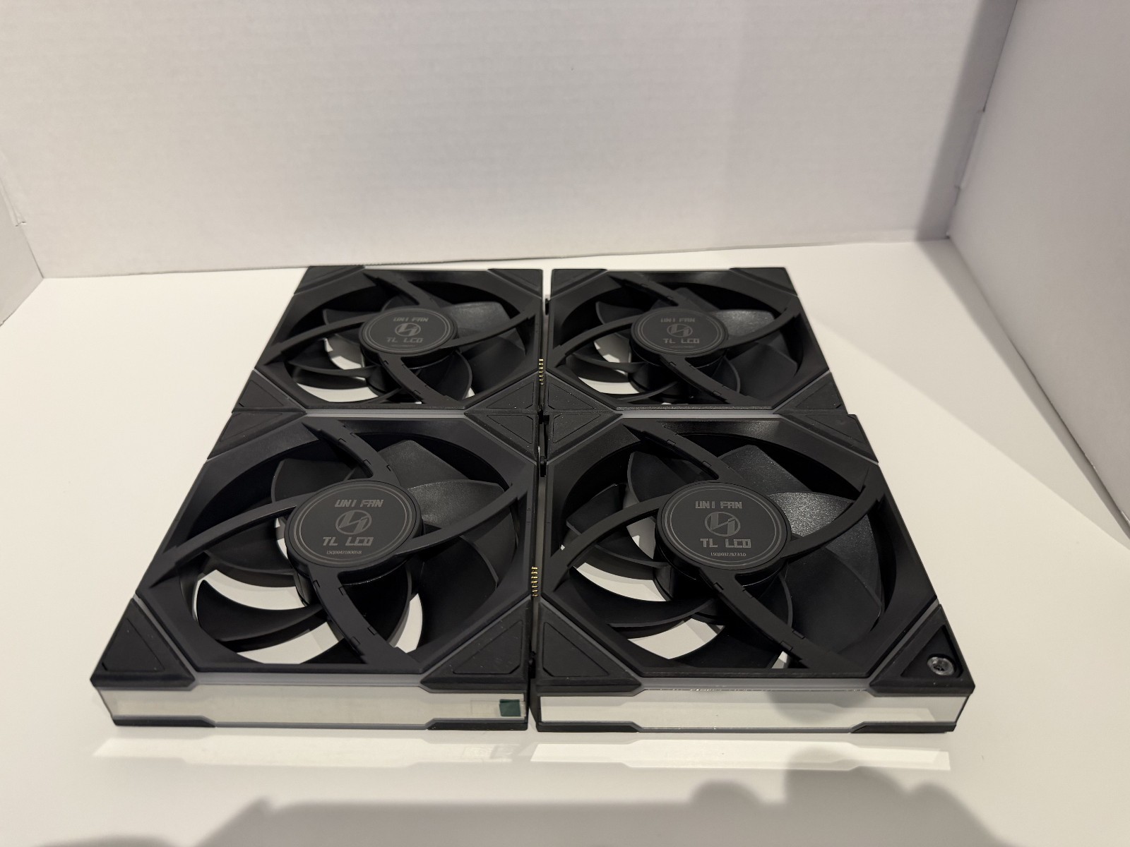 *Fans Only* Lian Li TL LCD 140mm – Black