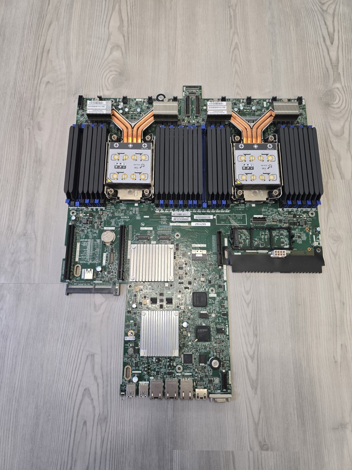 Cisco C220 M6 MOTHERBOARD WITH HEATSINK ( UCSC-MB-C220-M6S SFF / 10x 2.5 )