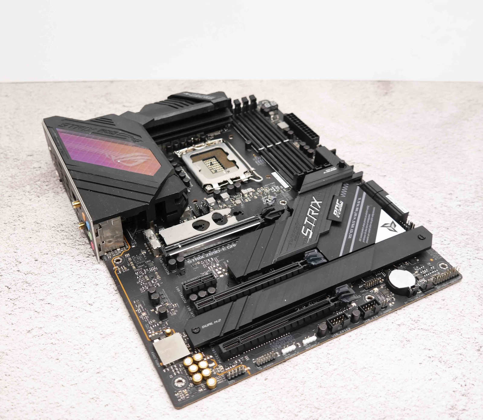 ASUS ROG Strix Z690-E Gaming WiFi LGA 1700 ATX Intel Motherboard BROKEN