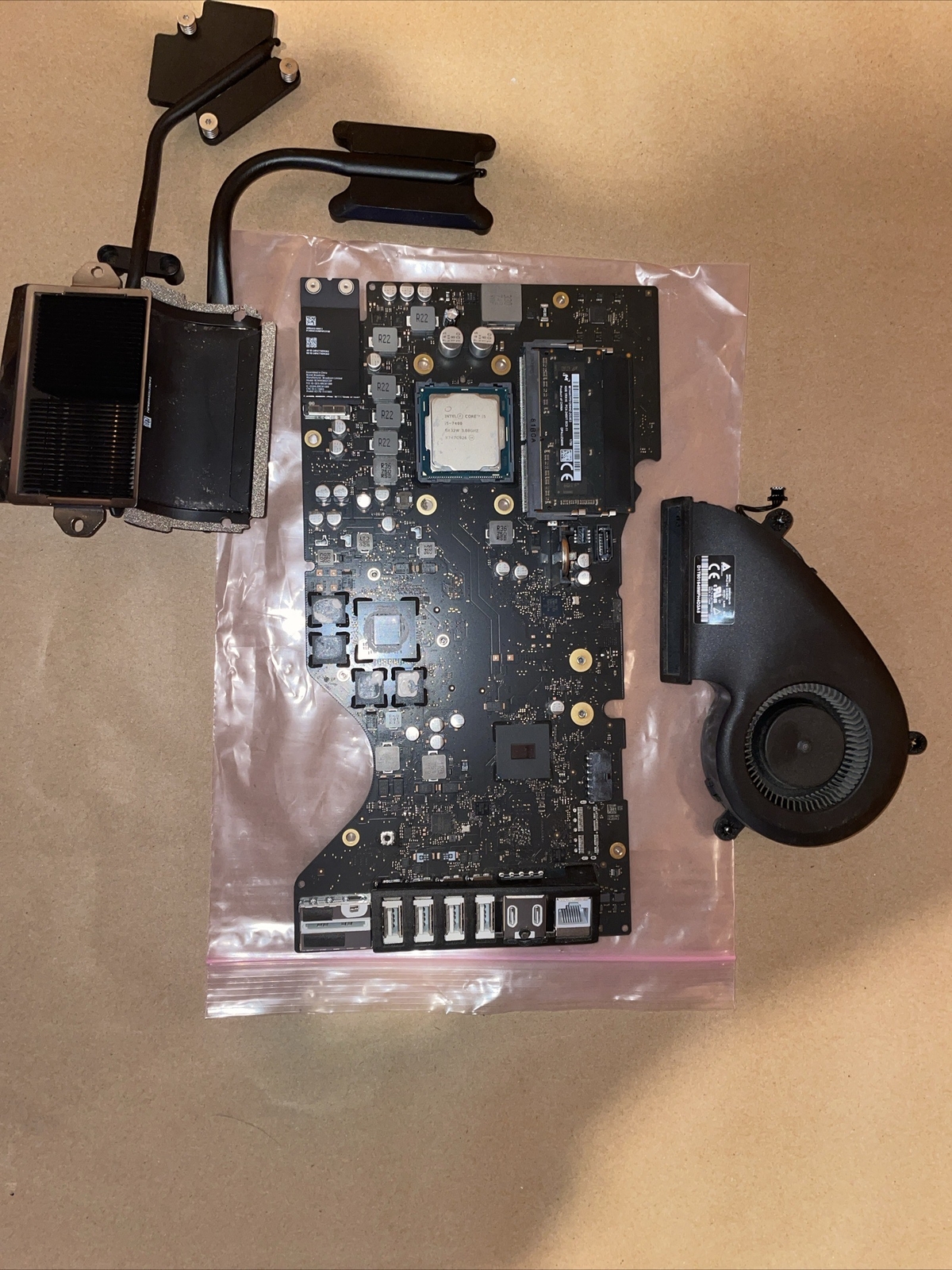 Apple iMac A1418 2017 – 3.0GHz i5-7400, RADEON PRO 555 2G LOGIC BOARD.