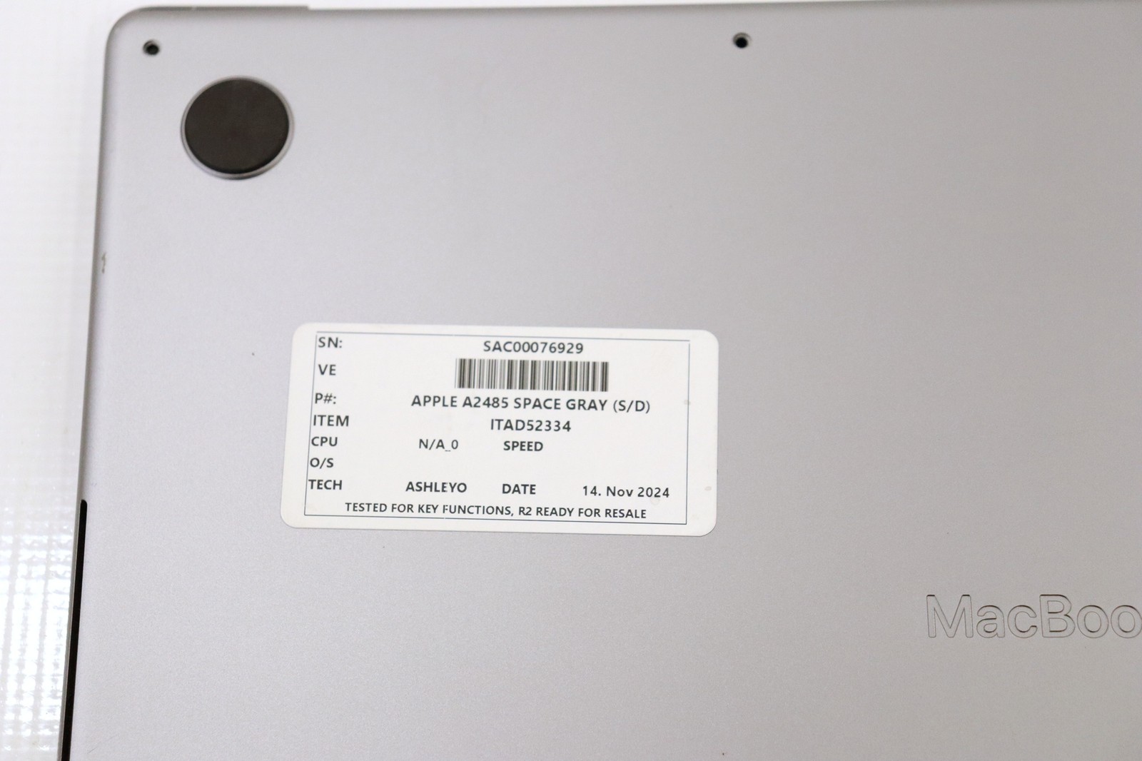 Apple MacBook Pro A2485 Space Gray Top Case w/ Battery