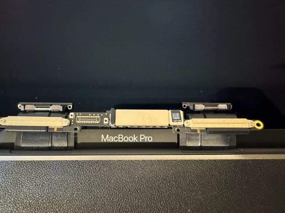 Genuine Apple LCD Screen Assembly 16″ MacBook Pro A2141 2019 Replacement