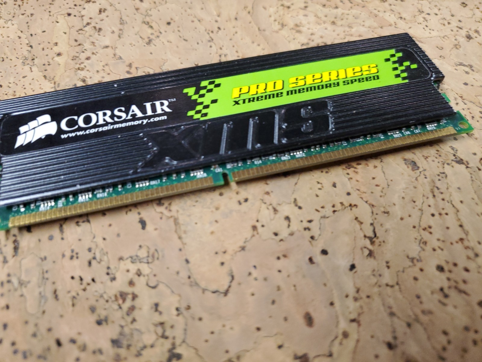 Corsair XMS Pro Series 1GB (2x512MB) DDR1 CMX512-3200XLPRO 400MHz