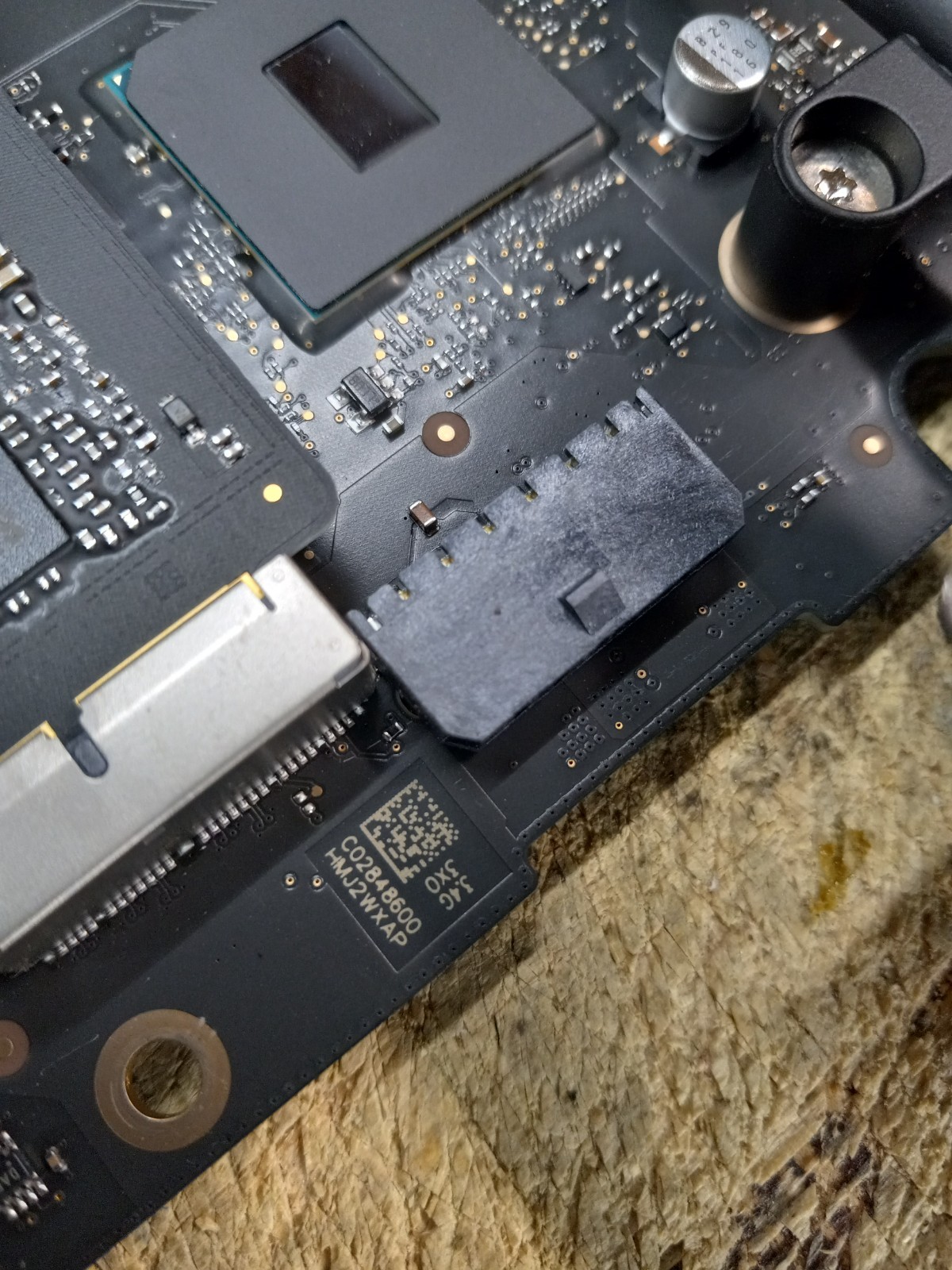 Apple iMac 21.5″ A1418 2017 Logic Board i5 3.4GHz Radeon Pro 560 4GB 820-01061-A