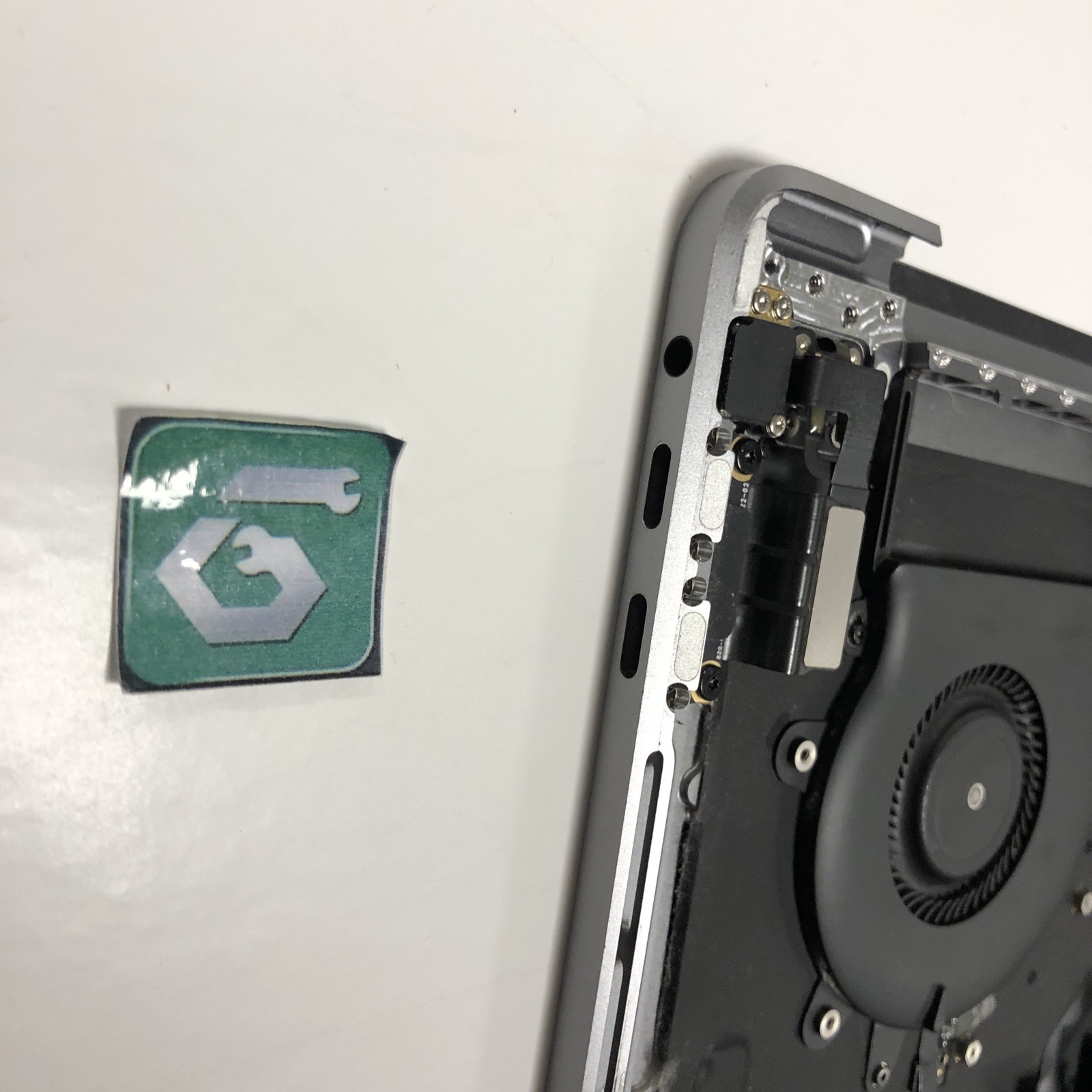 Apple MacBook Pro 13” Genuine OEM A1989 2018 Top Case Space Gray *B Grade*