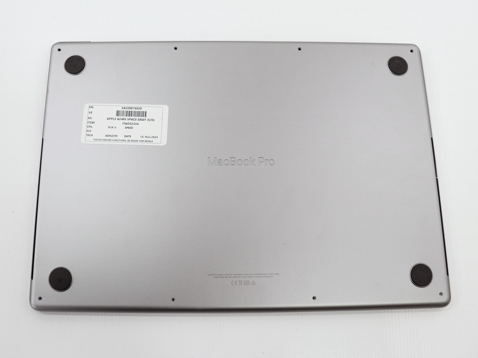 Apple MacBook Pro A2485 Space Gray Top Case w/ Battery