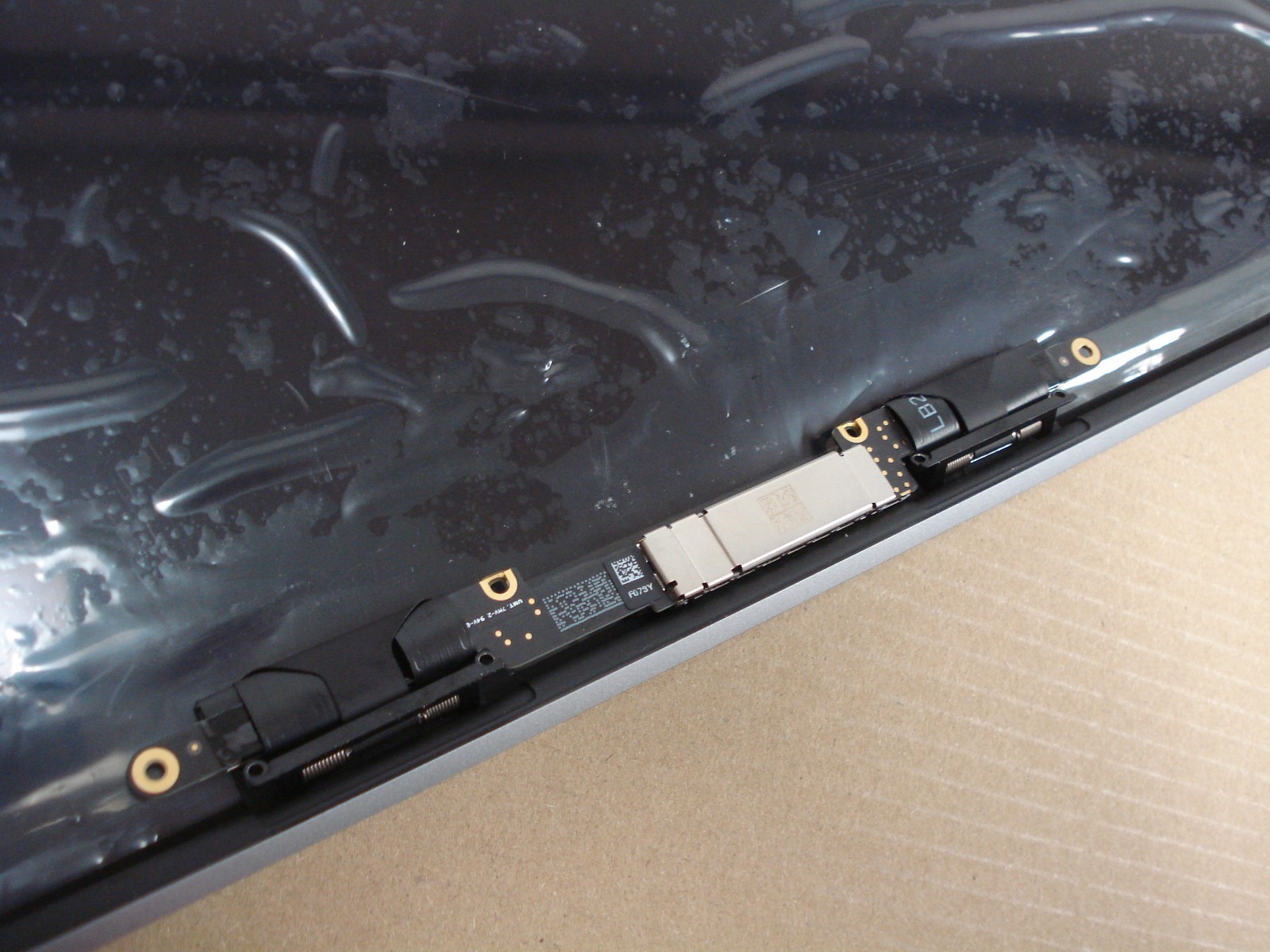 NEW OEM Macbook Pro Retina A2141 2019 16″ Full LCD Screen Assembly SILVER