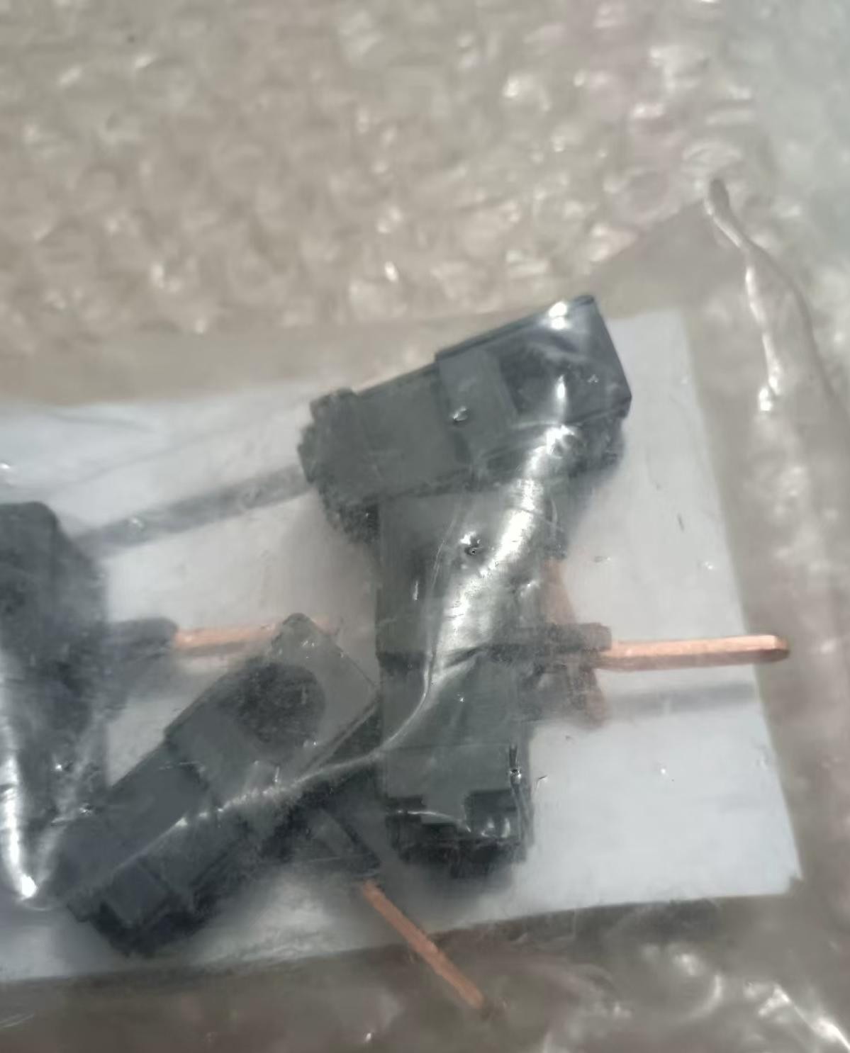 4PCS NEW MERLIN GERIN 14885 A pack of 4 pieces In Stock #YY