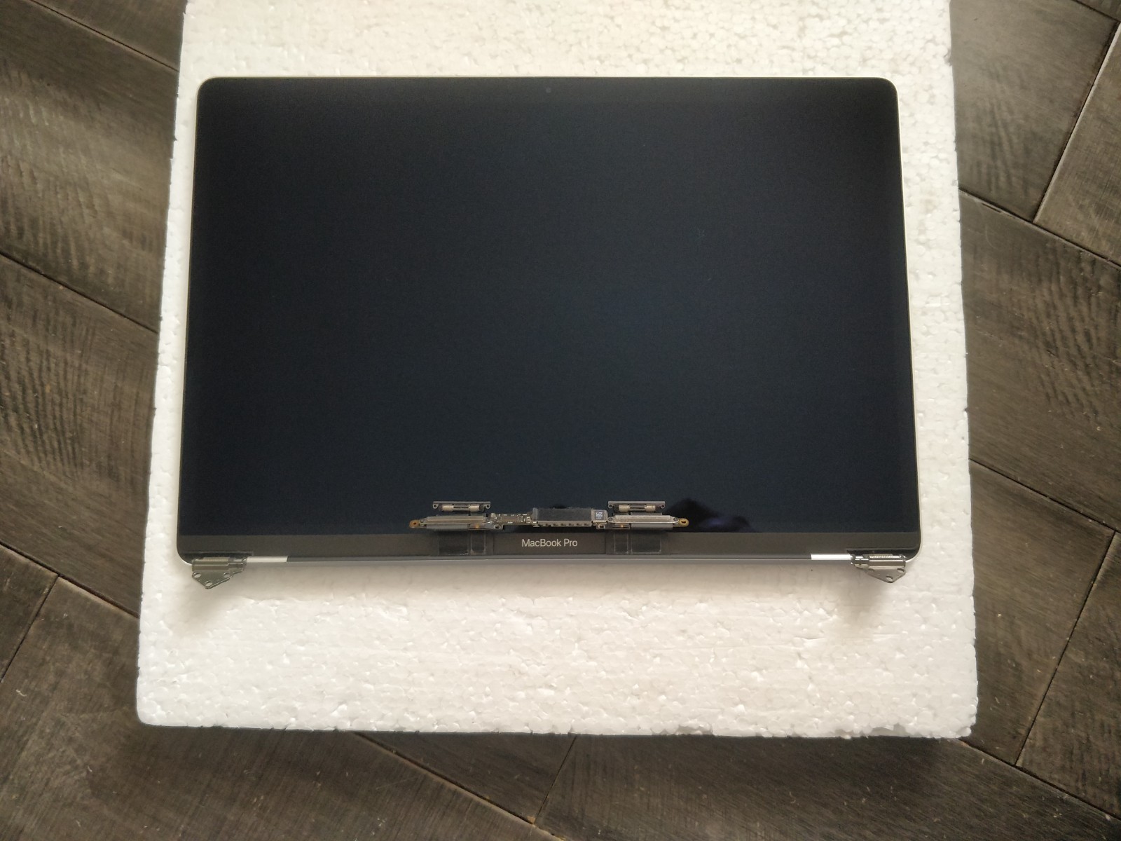 Genuine Apple Macbook Pro 15 inch, A1990, 2018-2019 LCD Screen Assembly, Silver
