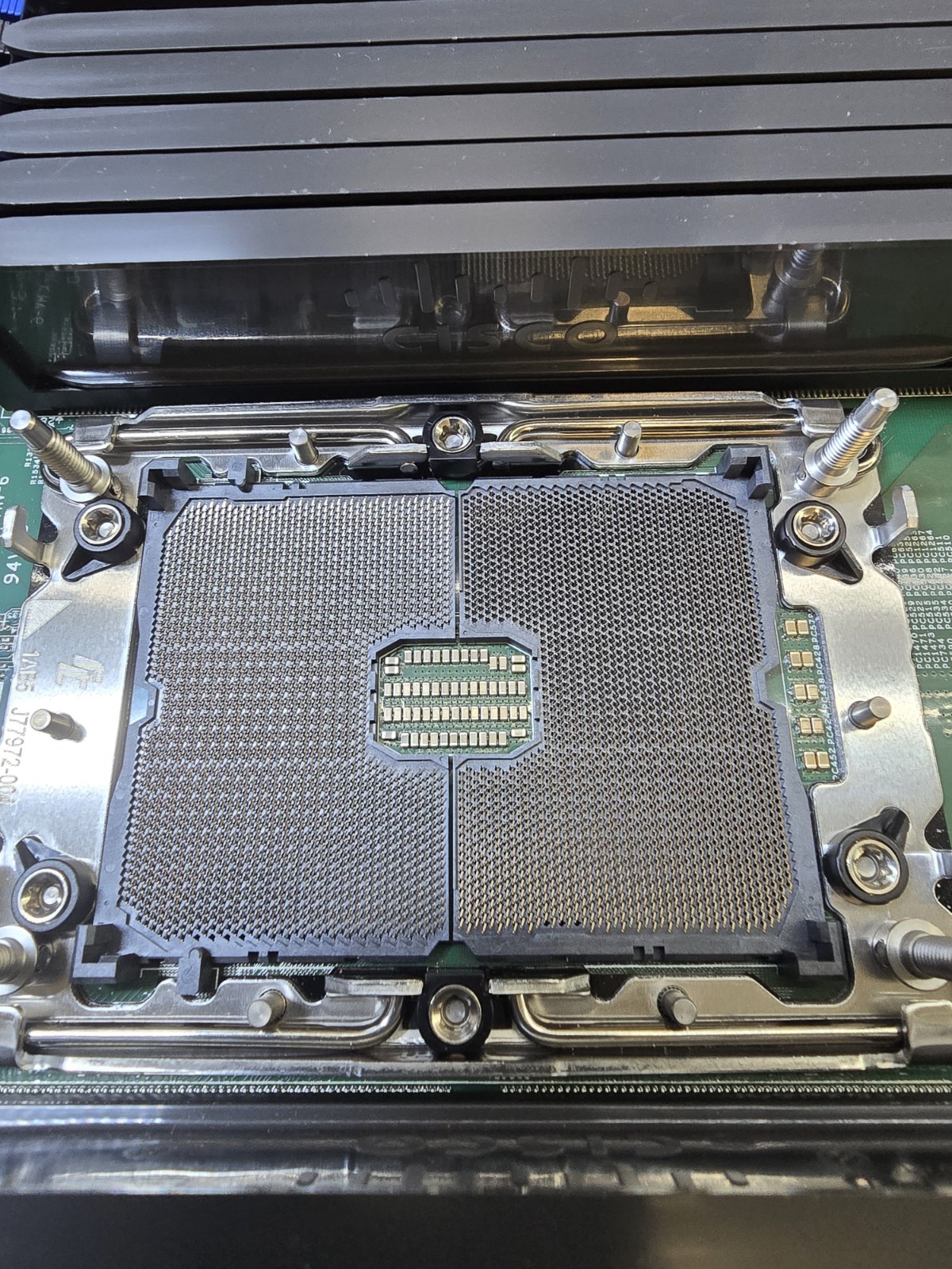 Cisco C220 M6 MOTHERBOARD WITH HEATSINK ( UCSC-MB-C220-M6S SFF / 10x 2.5 )