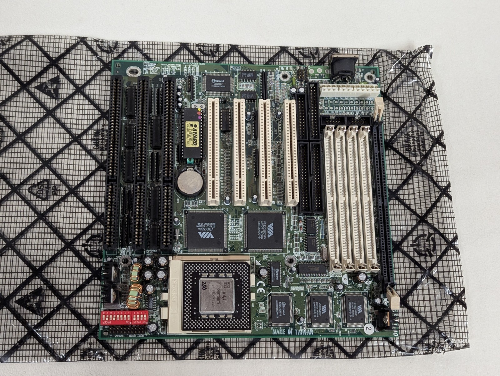 Vintage TMC AI5VP-1.00 Socket 7 Pentium Motherboard w/Pentium CPU