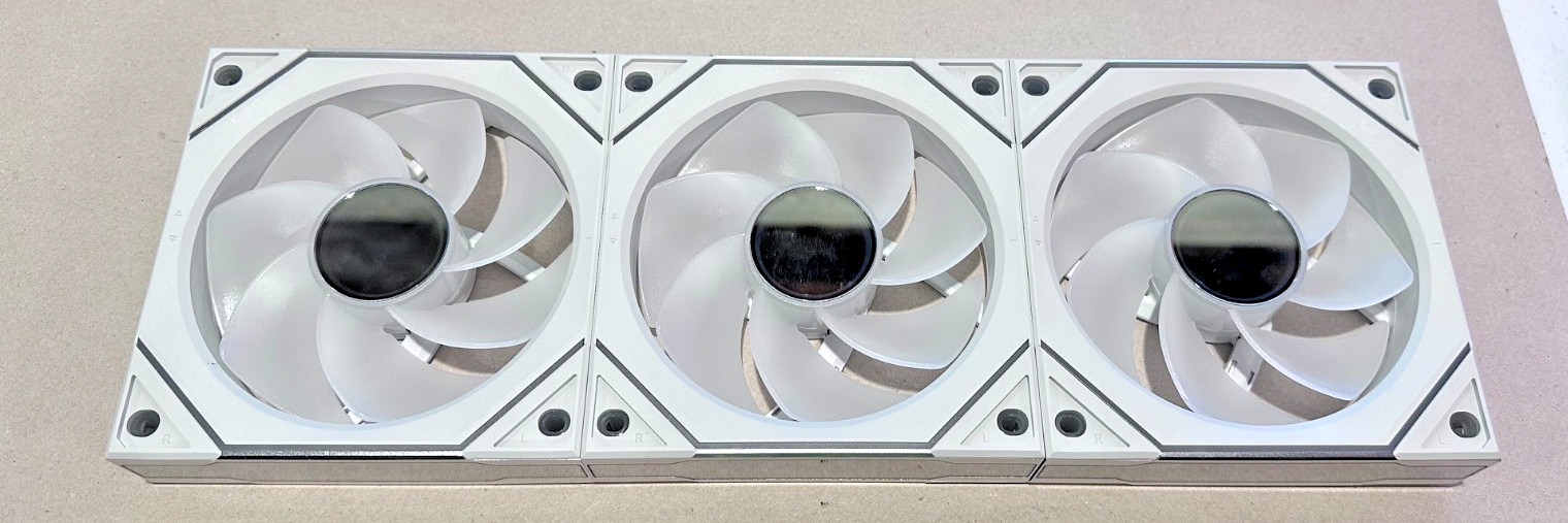 Lian Li UNI Fan SL-Infinity Wireless 120 – 3 Pack (Reverse Blade) – 2.4 GHz