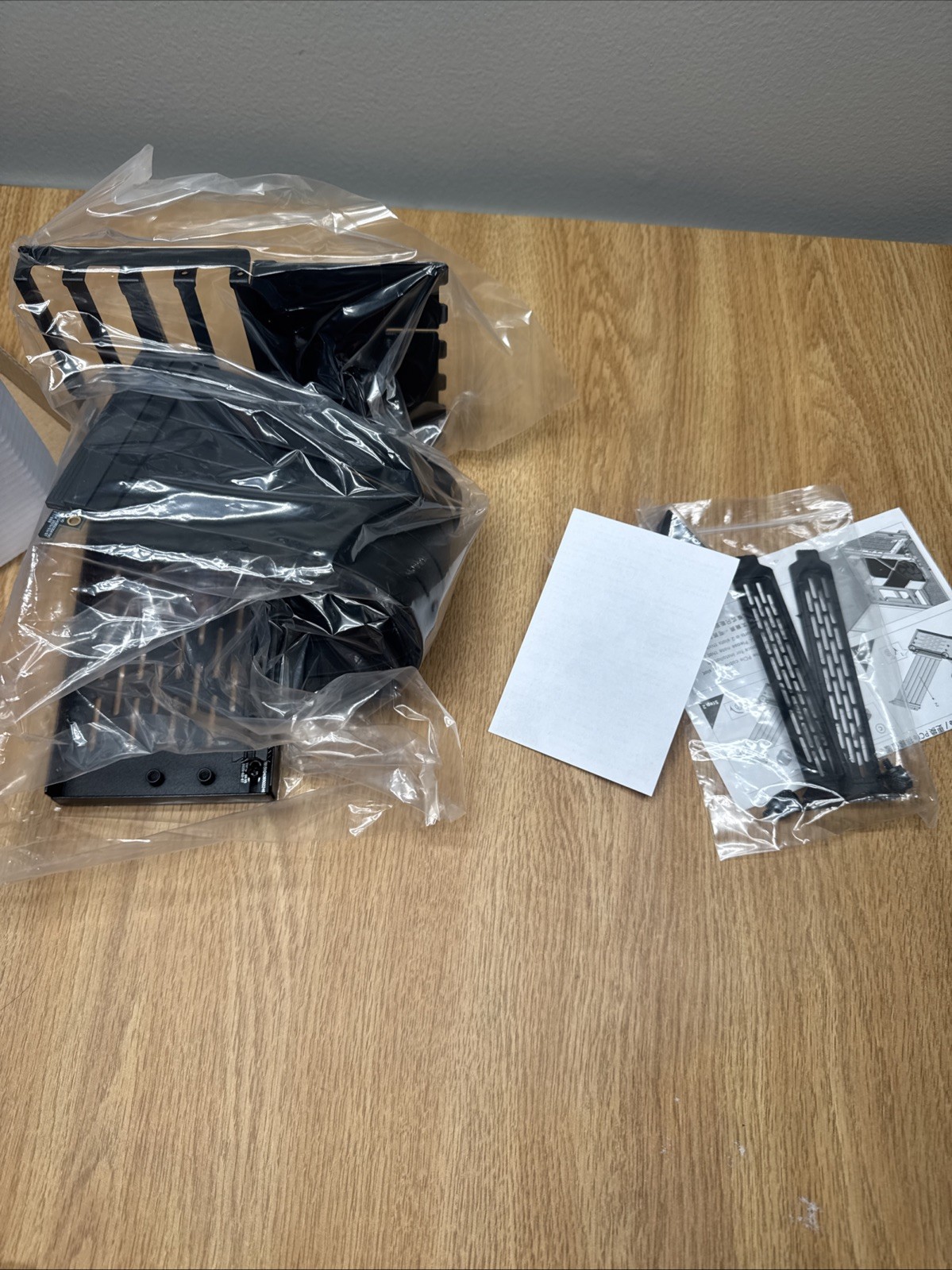 VG4-4-V2X Universal 4-Slot Vertical GPU Mount Kit PCIe Gen 4 Riser Black
