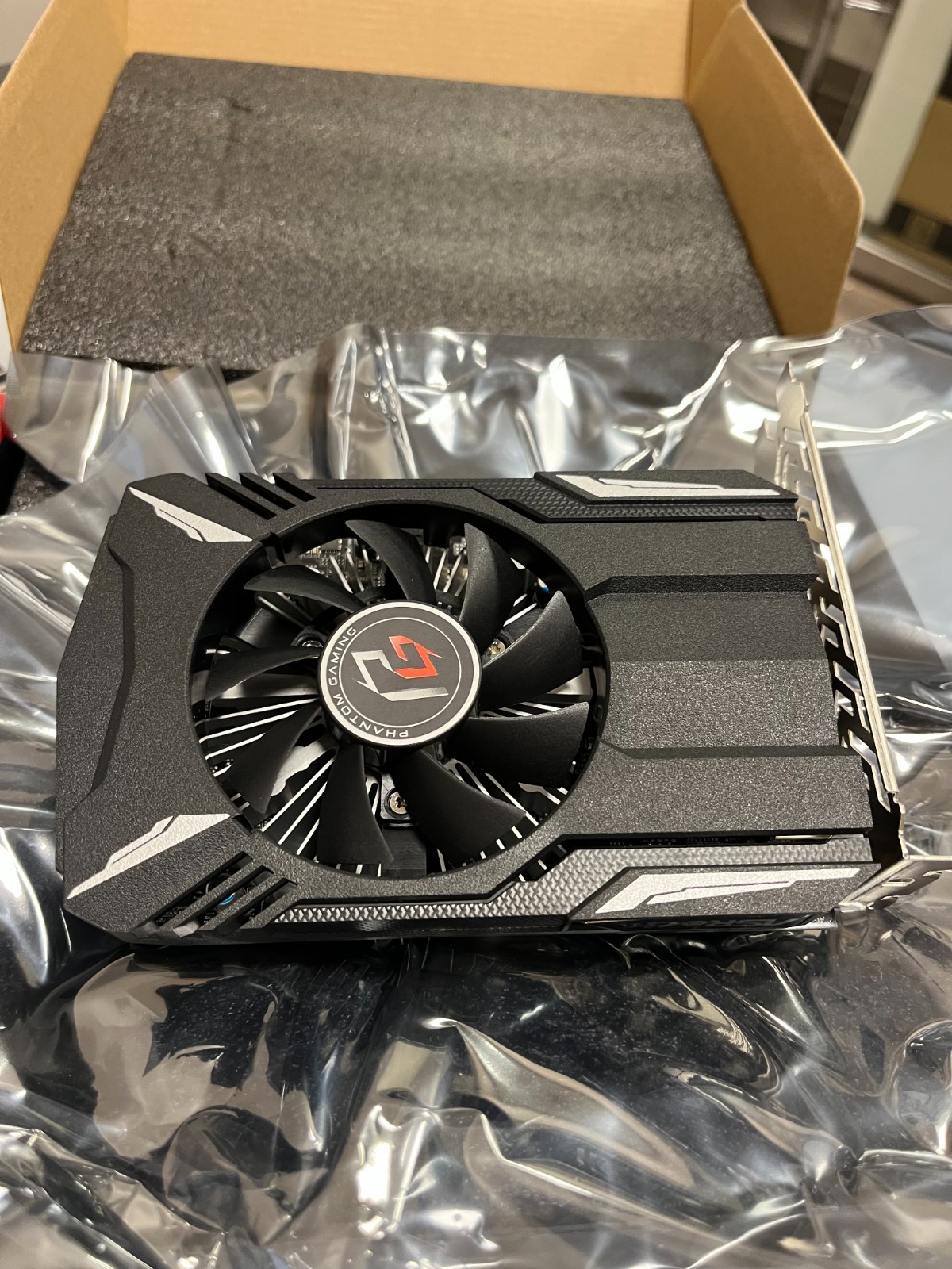 ASRock Phantom Gaming Radeon RX 560 4GB GDDR5 GPU