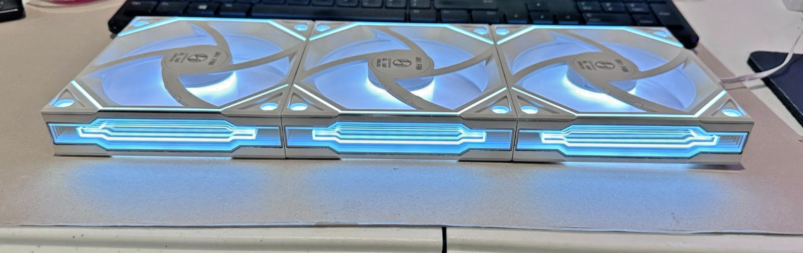 Lian Li UNI Fan SL-Infinity Wireless 120 – 3 Pack (Reverse Blade) – 2.4 GHz