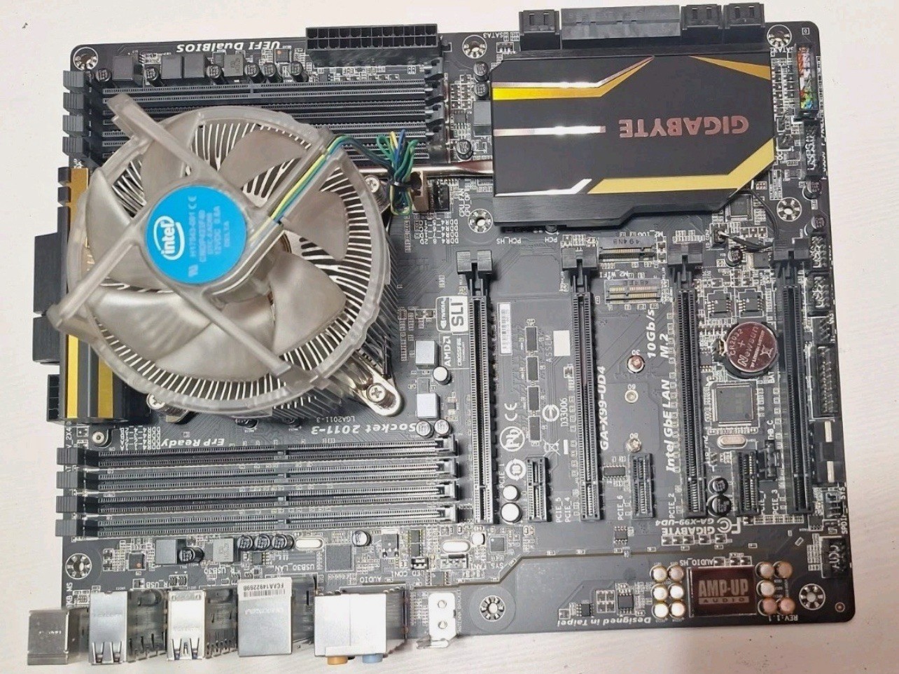 GIGABYTE GA-X99-UD4 Gaming Motherboard i7-5820K CPU