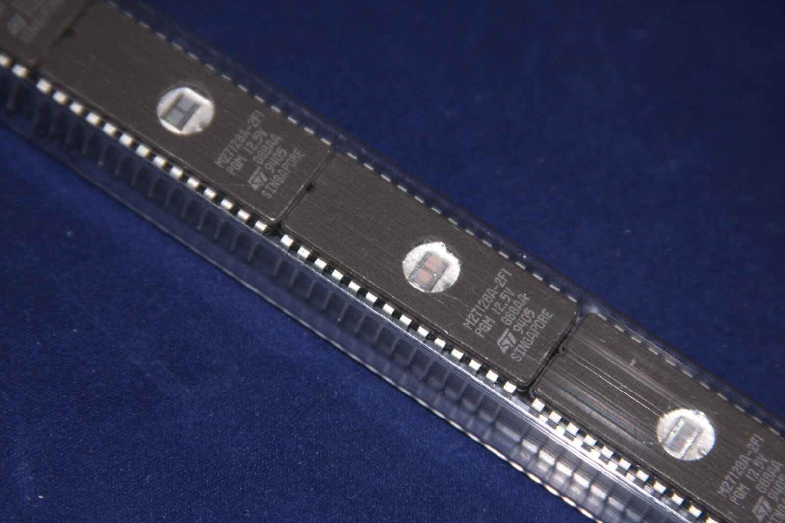 * * NEW * * 1 pc STM M27128A-2F1 DIP UV EPROM IC – USA Seller – FAST SHIPPING