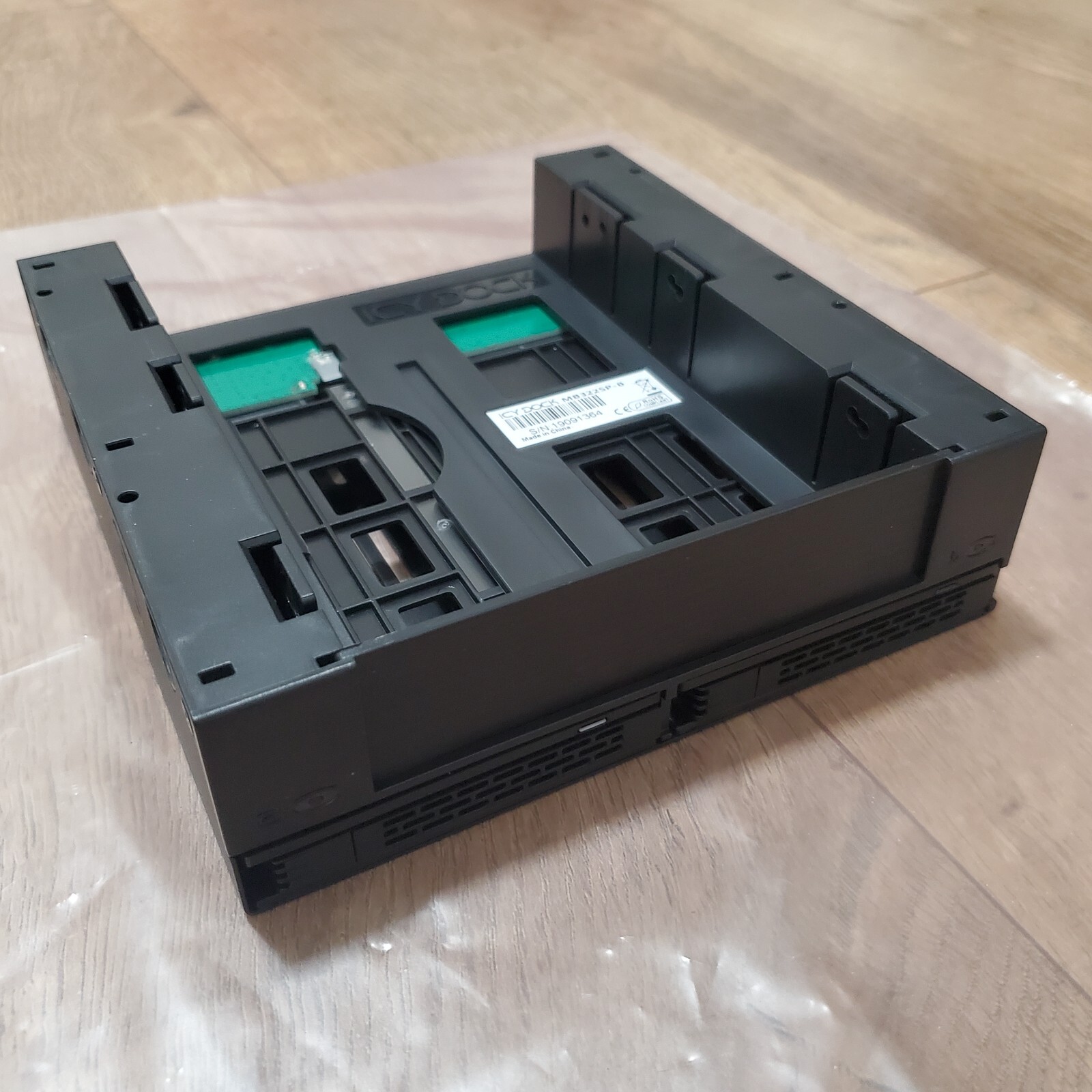 MB322SP-B ExpressCage ICY DOCK Mobile Rack 2x 2.5″ SAS/SATA/HDD/SSD to 5.25″ HDD