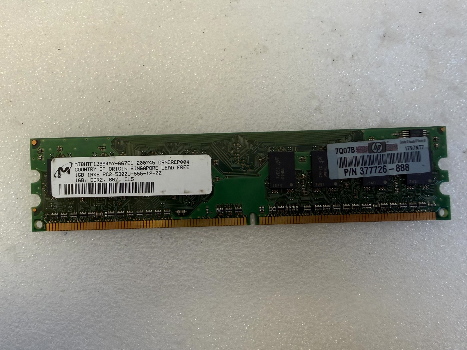 HP 1GB DDR2 PC2-5300U 667MHz RAM 377726-888 MT8HTF12864AY-667E1