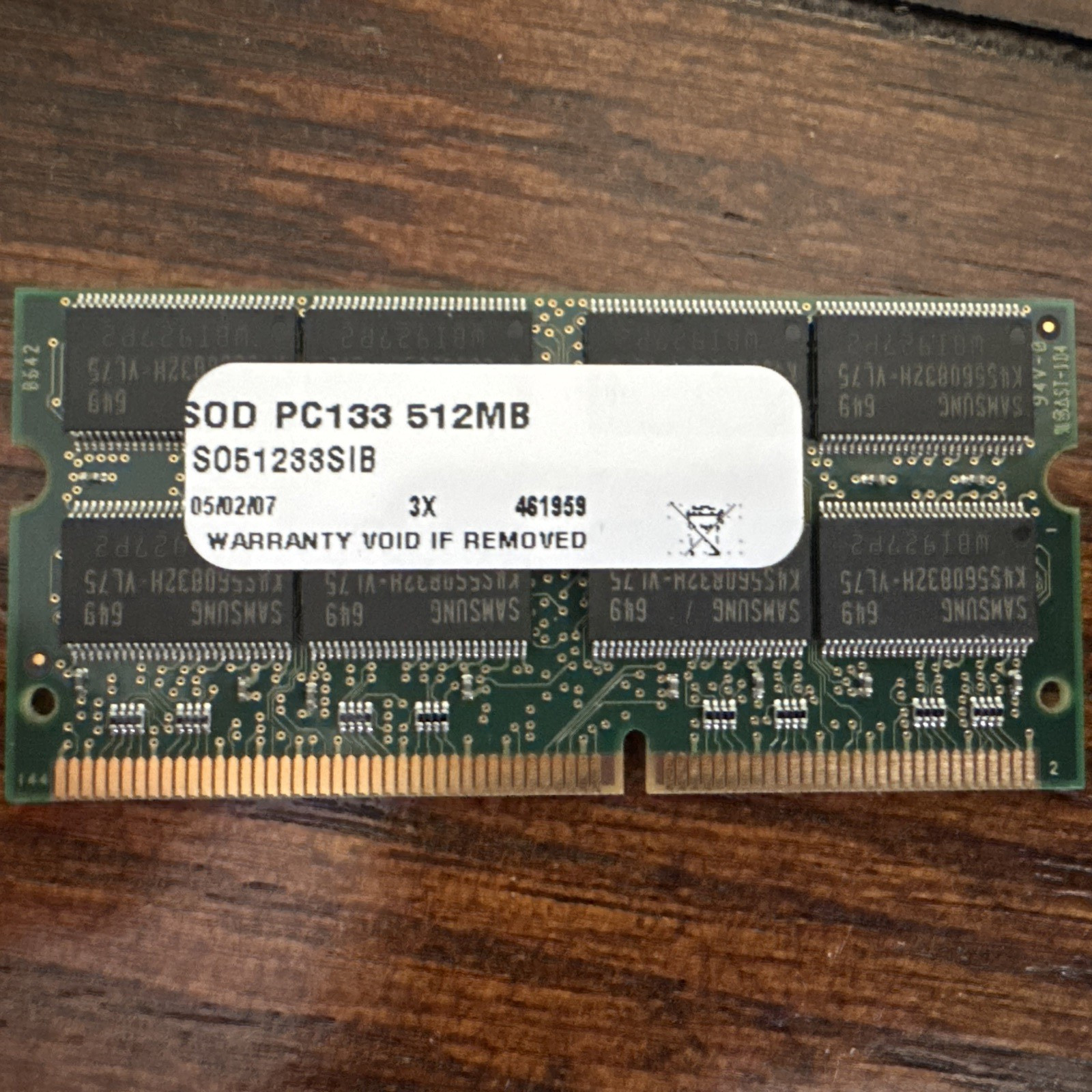 Samsung 512 MB SD SO-DIMM PC133S-333 133 MHz CL3 Memory RAM M464S6453HV0-L7A