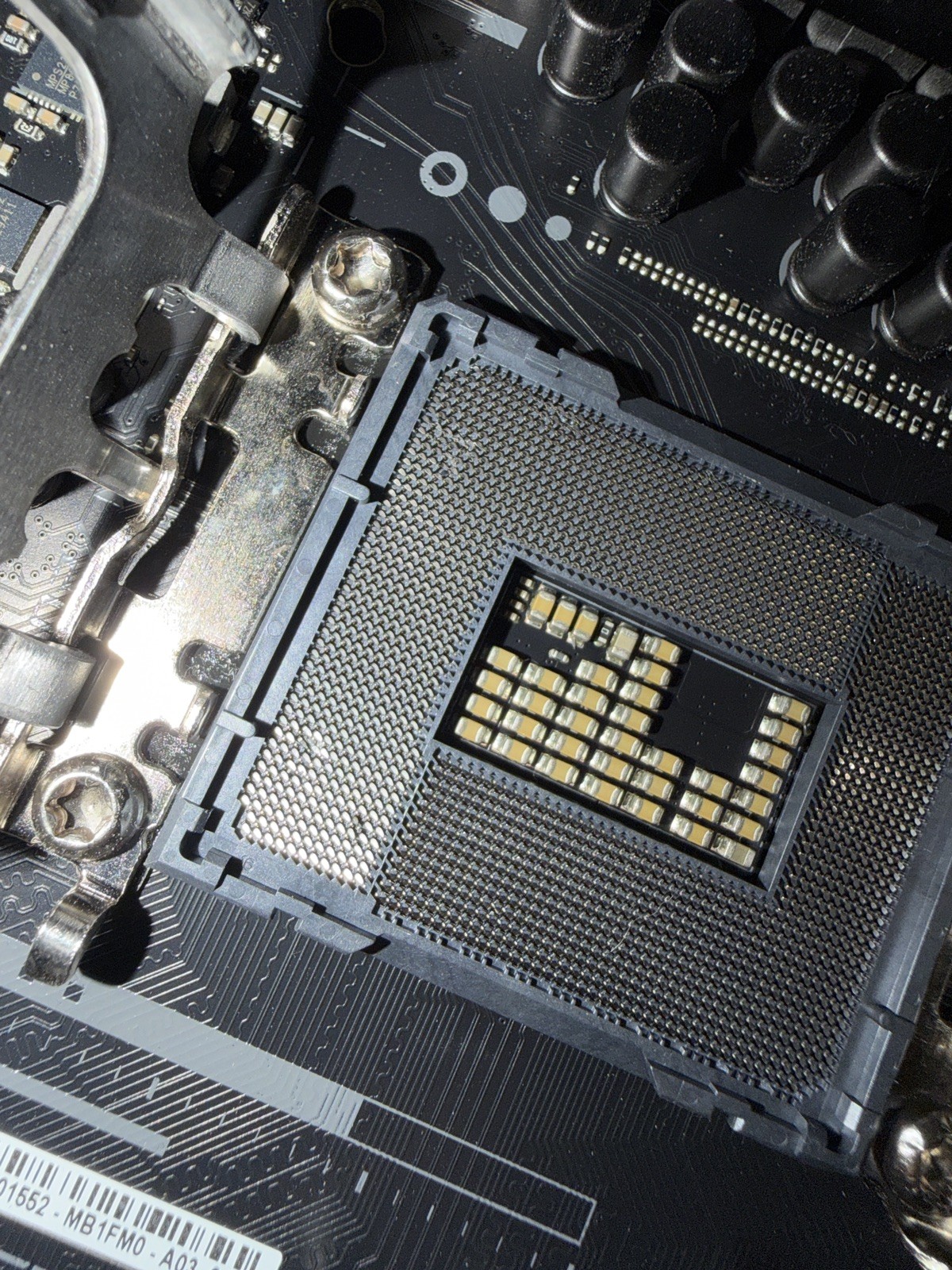 ASUS rot Strix Z790F Gaming WiFi 2 Motherboard (see Description)