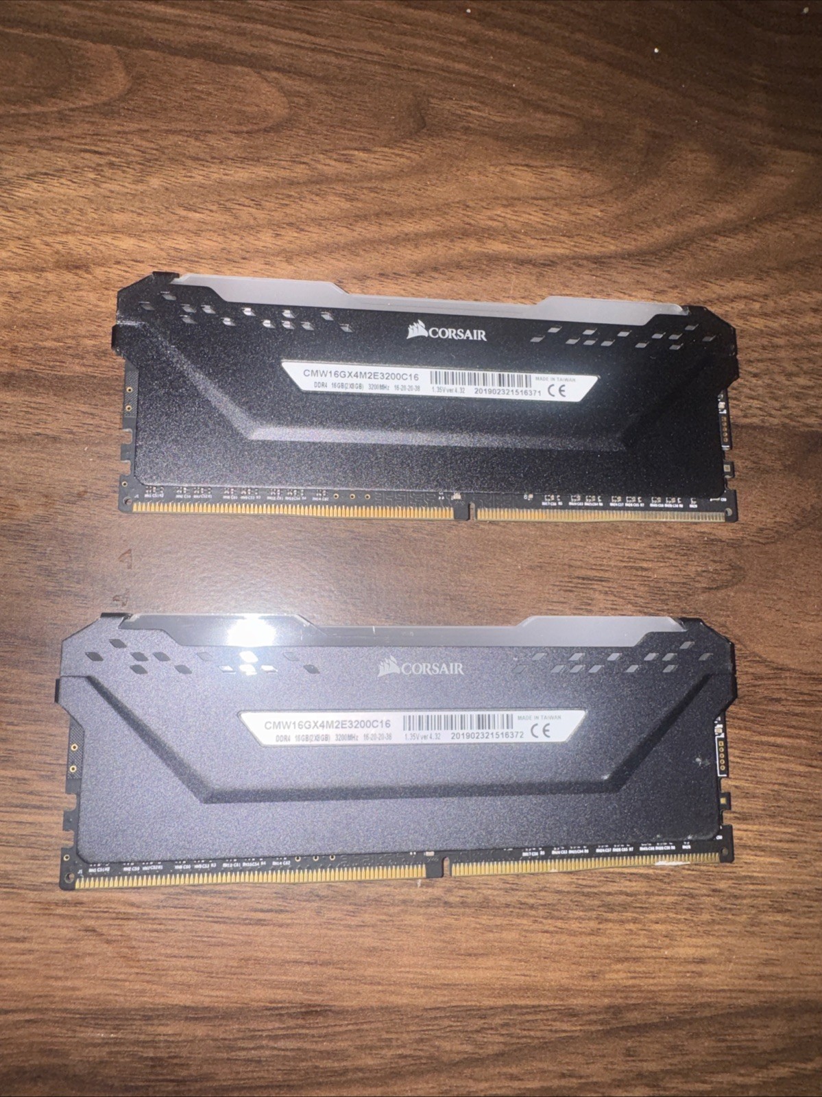 Corsair Vengeance RGB Pro 16gb (2x8Gb) (DDR4-3200) CMW16GX4M2E3200C16
