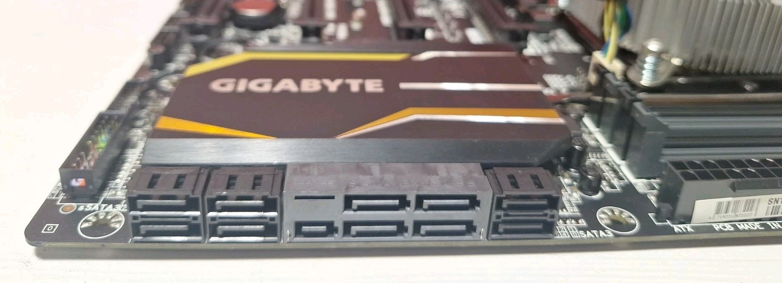 GIGABYTE GA-X99-UD4 Gaming Motherboard i7-5820K CPU